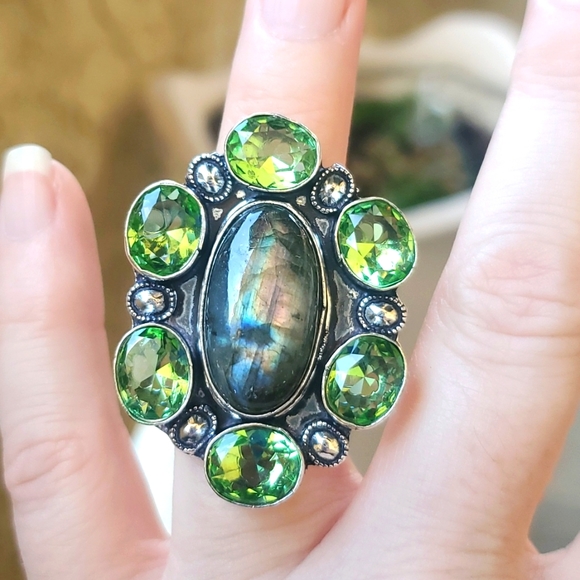 New Huge Labradorite and Tsavorite 925 Silver Statement Ring. - Picture 13 of 16